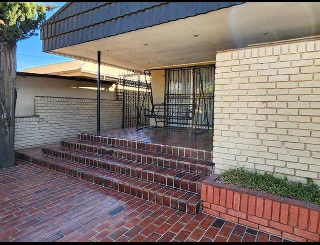4 BEDROOM HOUSE FOR SALE IN LAUDIUM